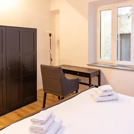 Charming & Modern Near Santo Spirito Apartment Florence